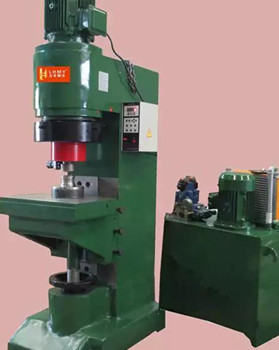 如何選擇合適的鉚接機廠家?