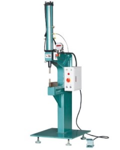 如何選擇無(wú)鉚釘鉚接機(jī)廠家及品牌？