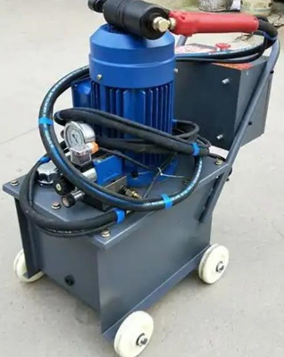 如何確保液壓鉚接機(jī)的鉚接質(zhì)量?先選對(duì)設(shè)備! 圖1